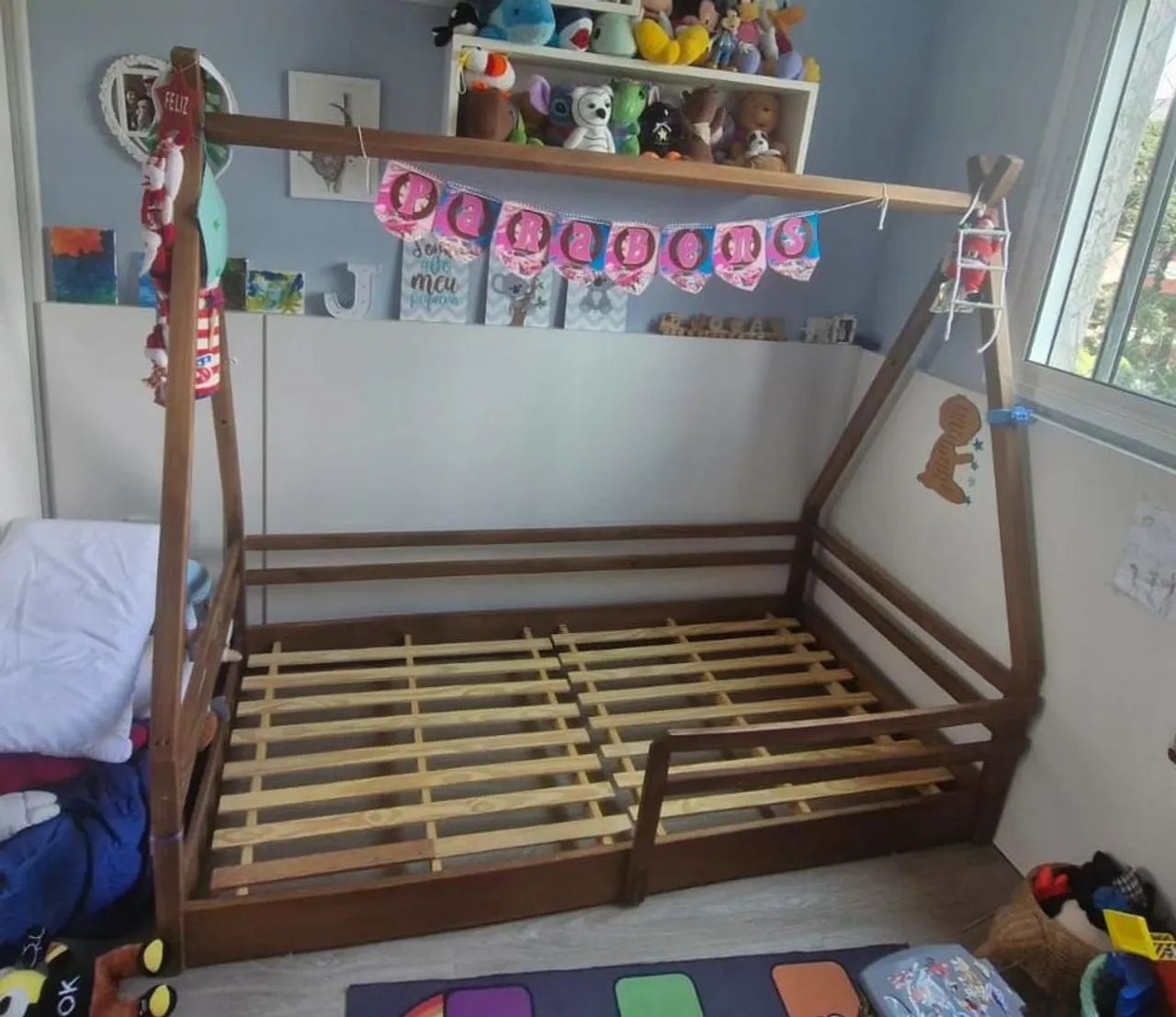 Cama montessoriana infantil