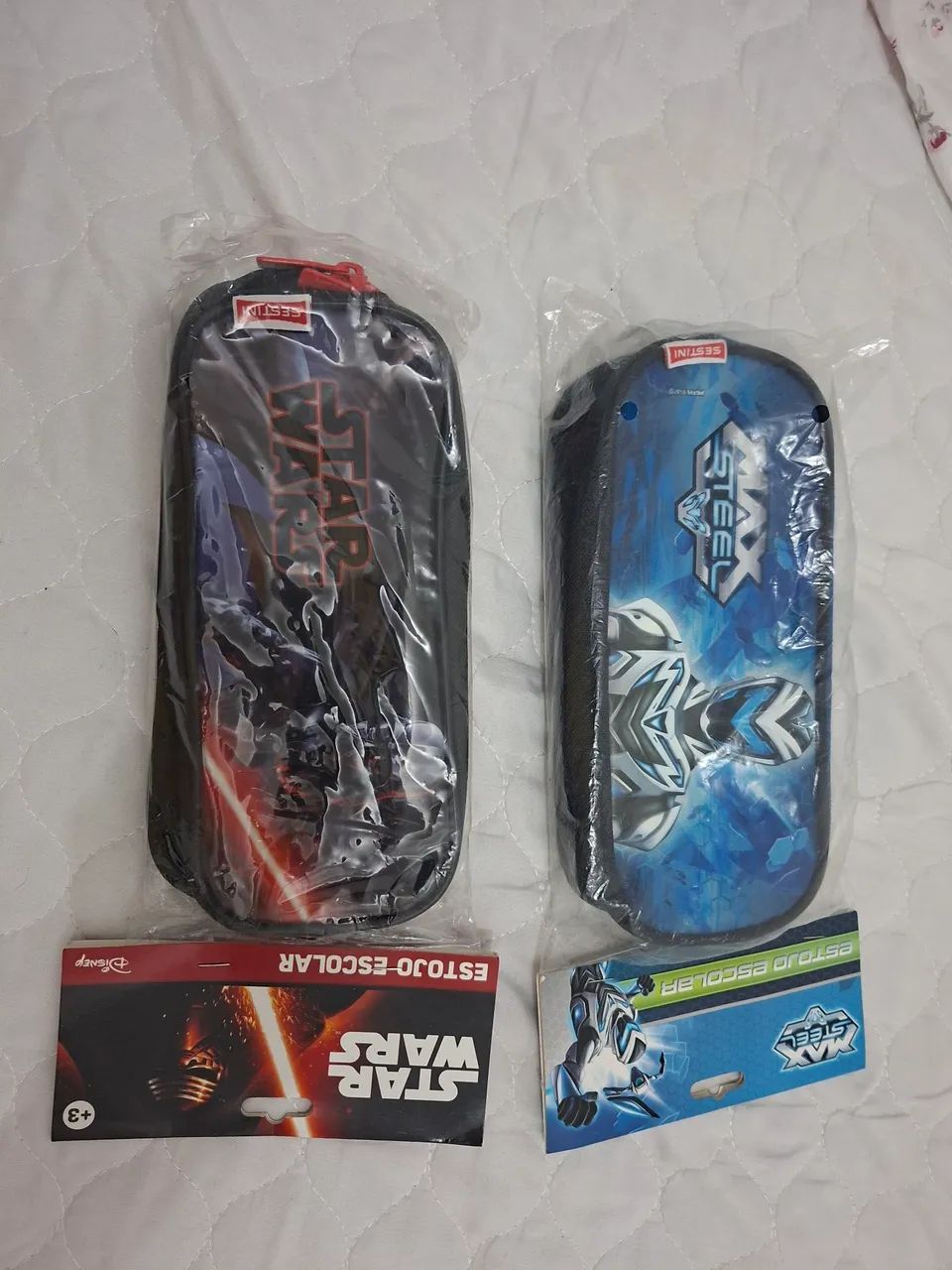 Estojo escolar com duas divisórias Star wars e Max steel unid