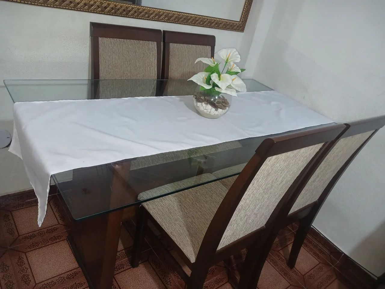KIT Mesa de Janta c/ 04 cadeiras + Buffet