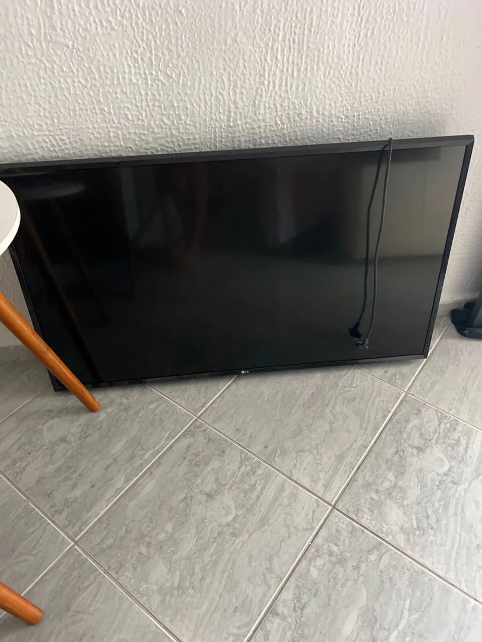 Tv 43 polegadas não é smart funcionando perfeitamente 