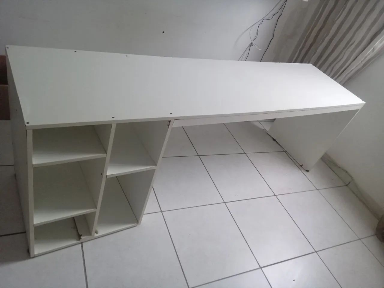 Mesinha de estudo e computador