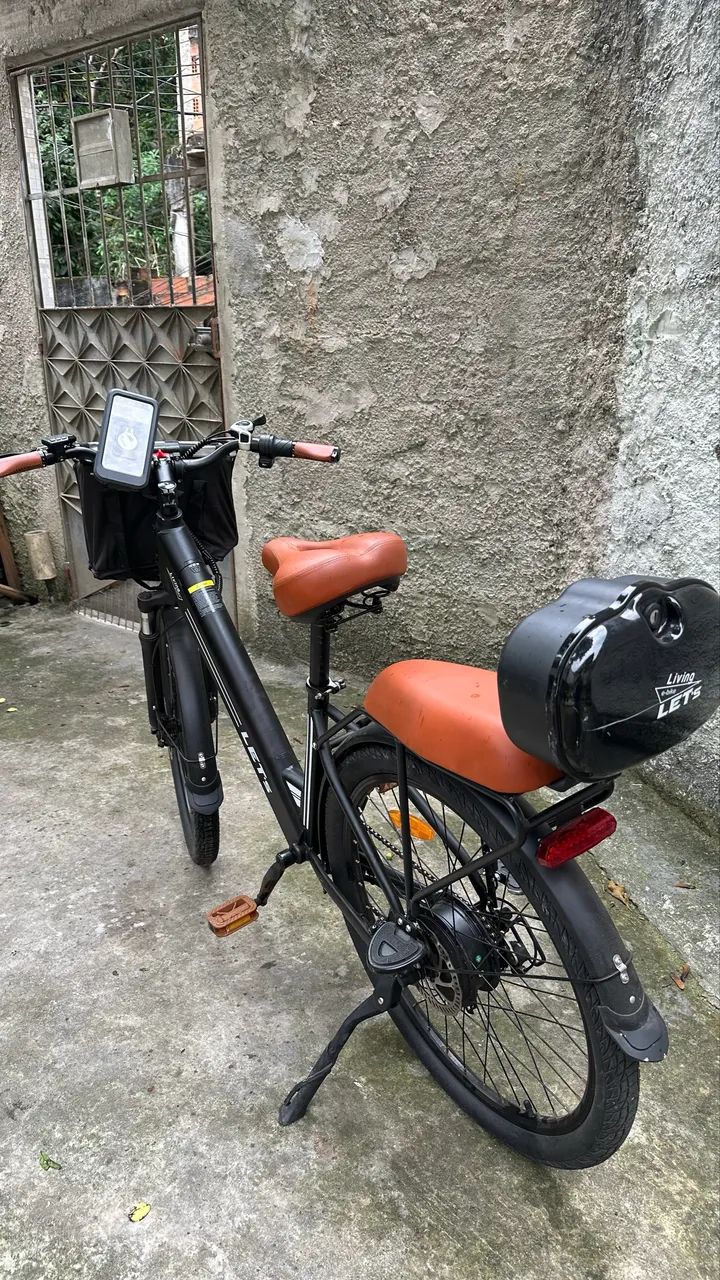 Bicicleta elétrica completa com baú 
