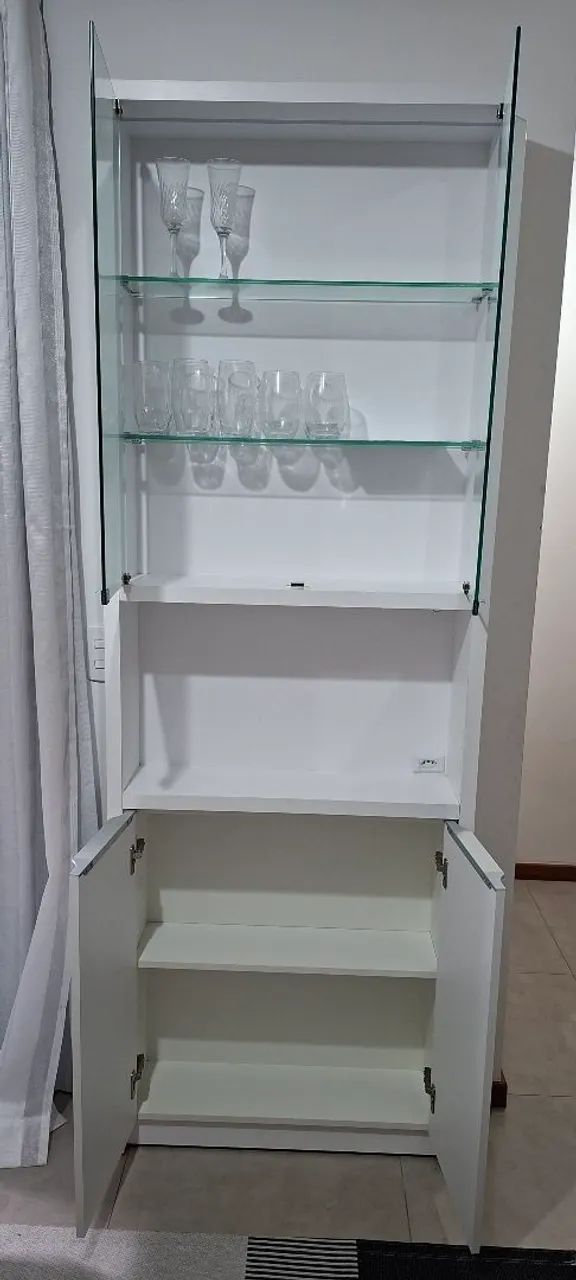Cristaleira planejada em MDF com LED - excelente estado - Foto 3