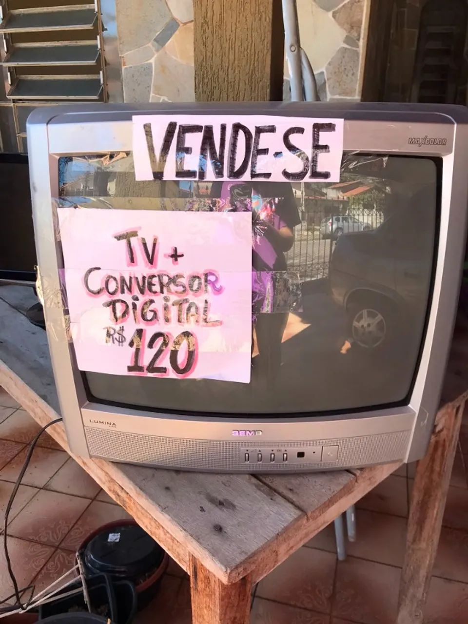 Televisão de tubo antiga