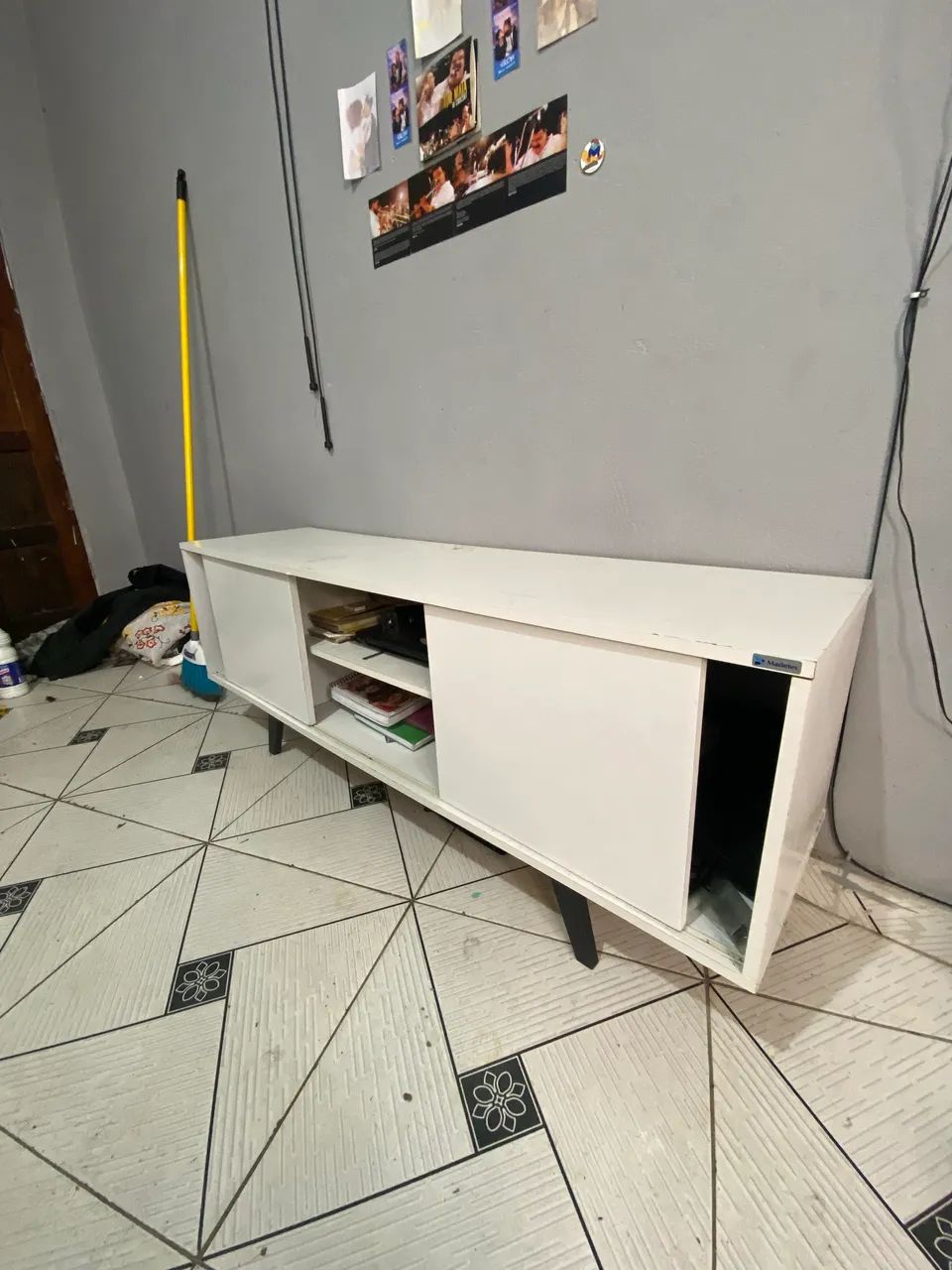 Rack para sala com três compartimentos e portas de correr  - Foto 3