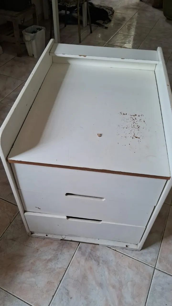 trocador de bebê com gavetas em MDF branco