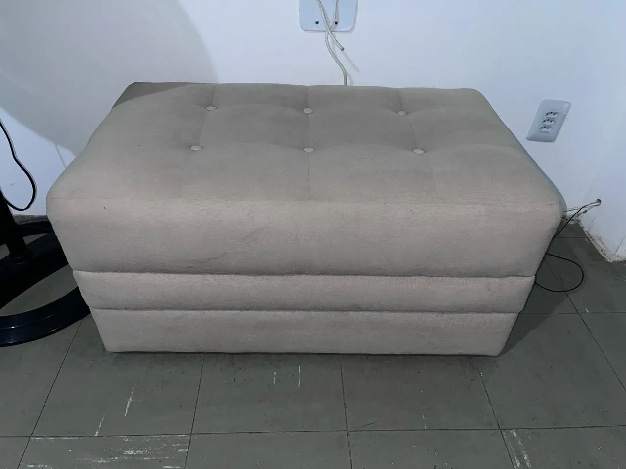 sofá retrátil de 2 lugares, bege, que também funciona como sofá-cama e Pufe - Foto 3