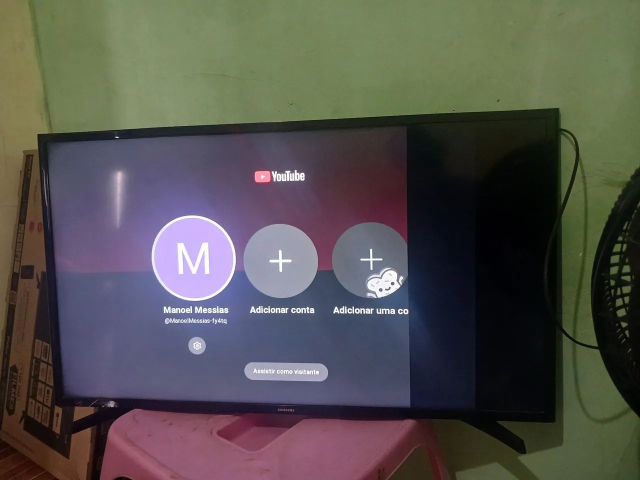 Vendo tv smart Samsung 40 polegadas com defeito em uma parte da tela