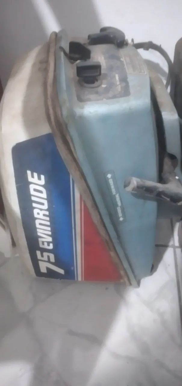 Motor de barco 7.5 Averrude em bom estado 