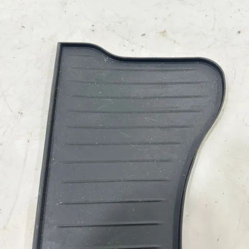 Borracha Tapete Porta Luvas Bmw 120i 2016 a 2018 - Foto 4