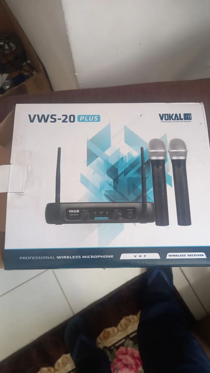 Dois microfones sem fio