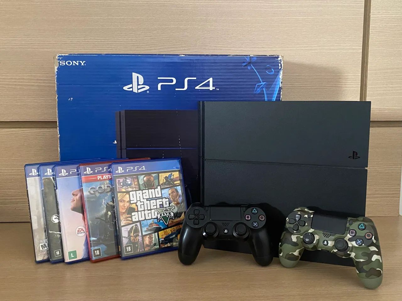 Playstation 4 com caixa + 5 jogos + 2 controles originais