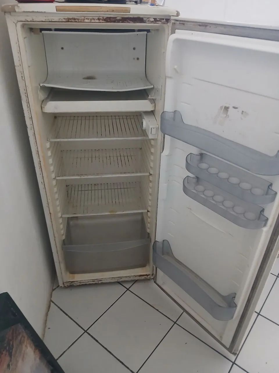 Geladeira Seminova  - Foto 2