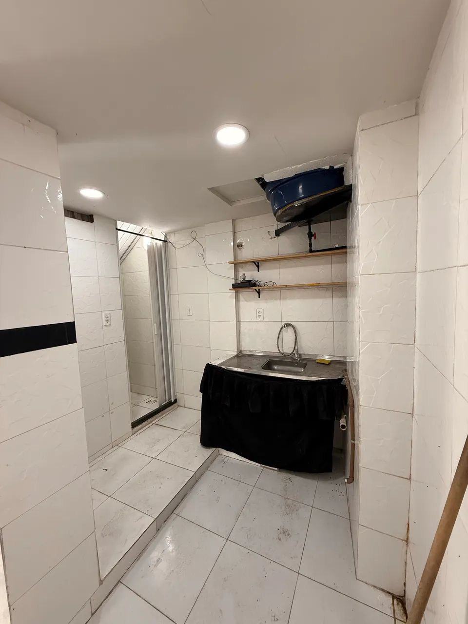 Alugo ponto comercial c/ luz - Foto 4