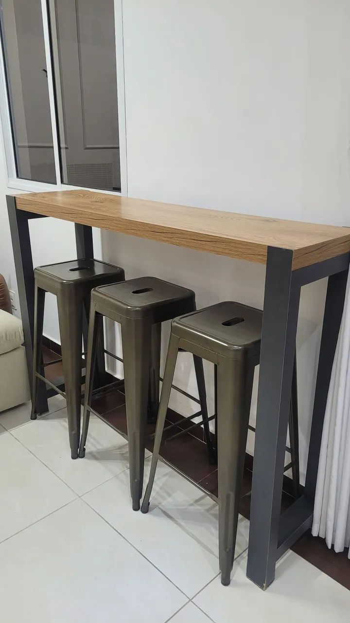 Mesa com banquetas - Foto 2