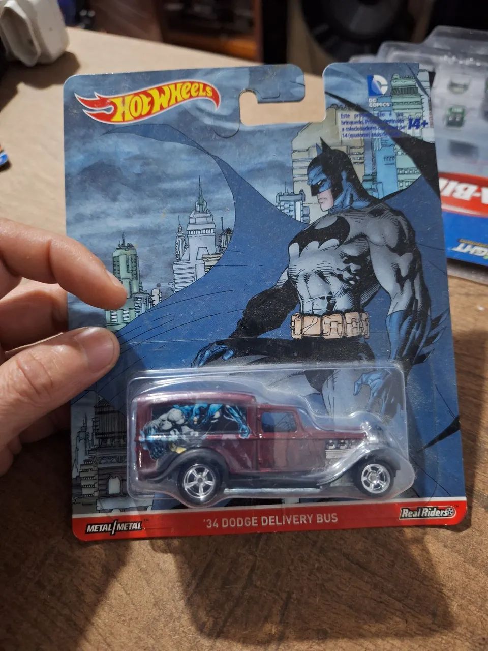 Hotwheels premium Batman 34 dodge  - Foto 2