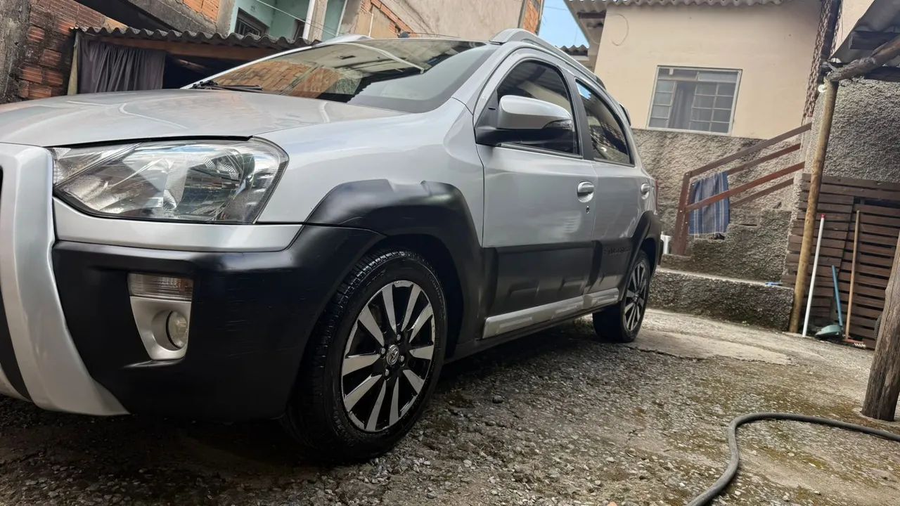 Toyota Etios ETIOS CROSS 1.5 Flex 16V 5p Mec. 2014