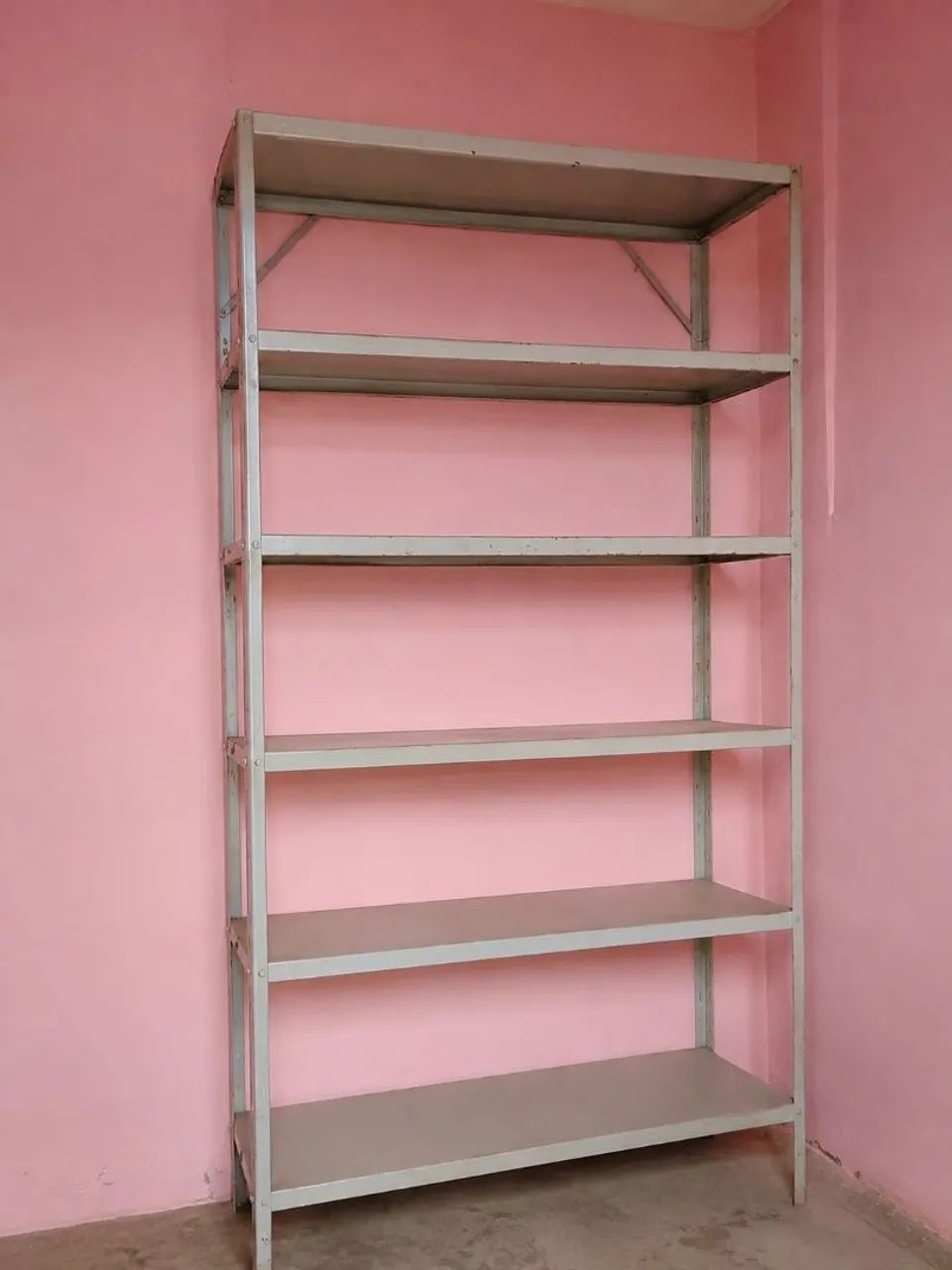 Estante de ferro 