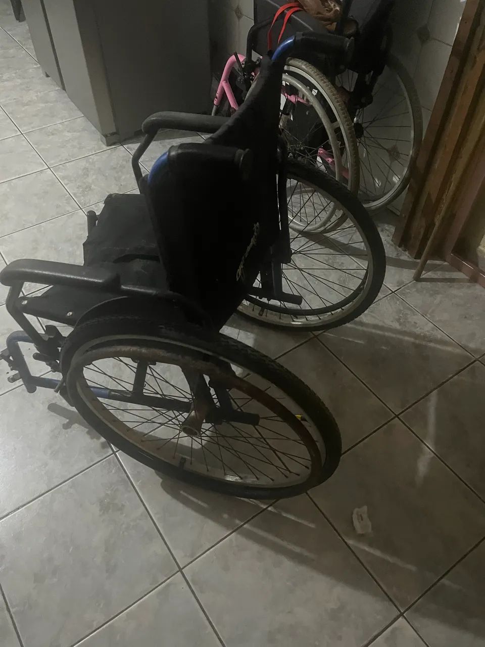 Vende-se três cadeiras de roda - Foto 3