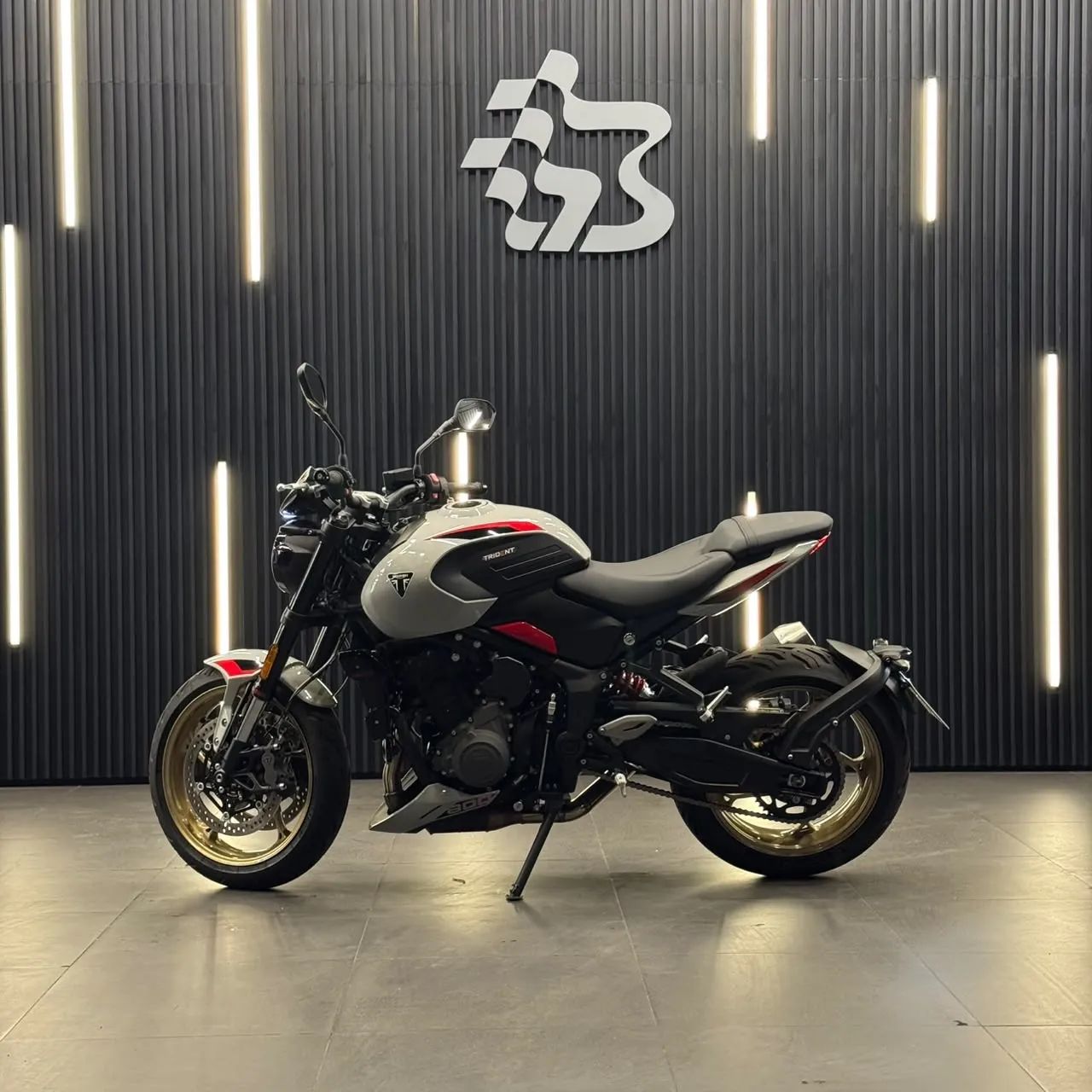 Triumph TRIDENT 800 - Foto 2