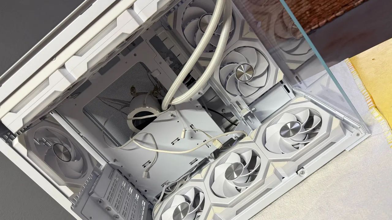 Gabinete Lian Li mini V2 - Foto 3
