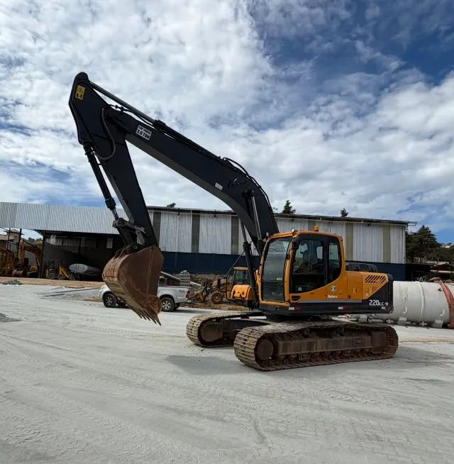  ESCAVADEIRA HYUNDAI 220 2021 - Foto 5