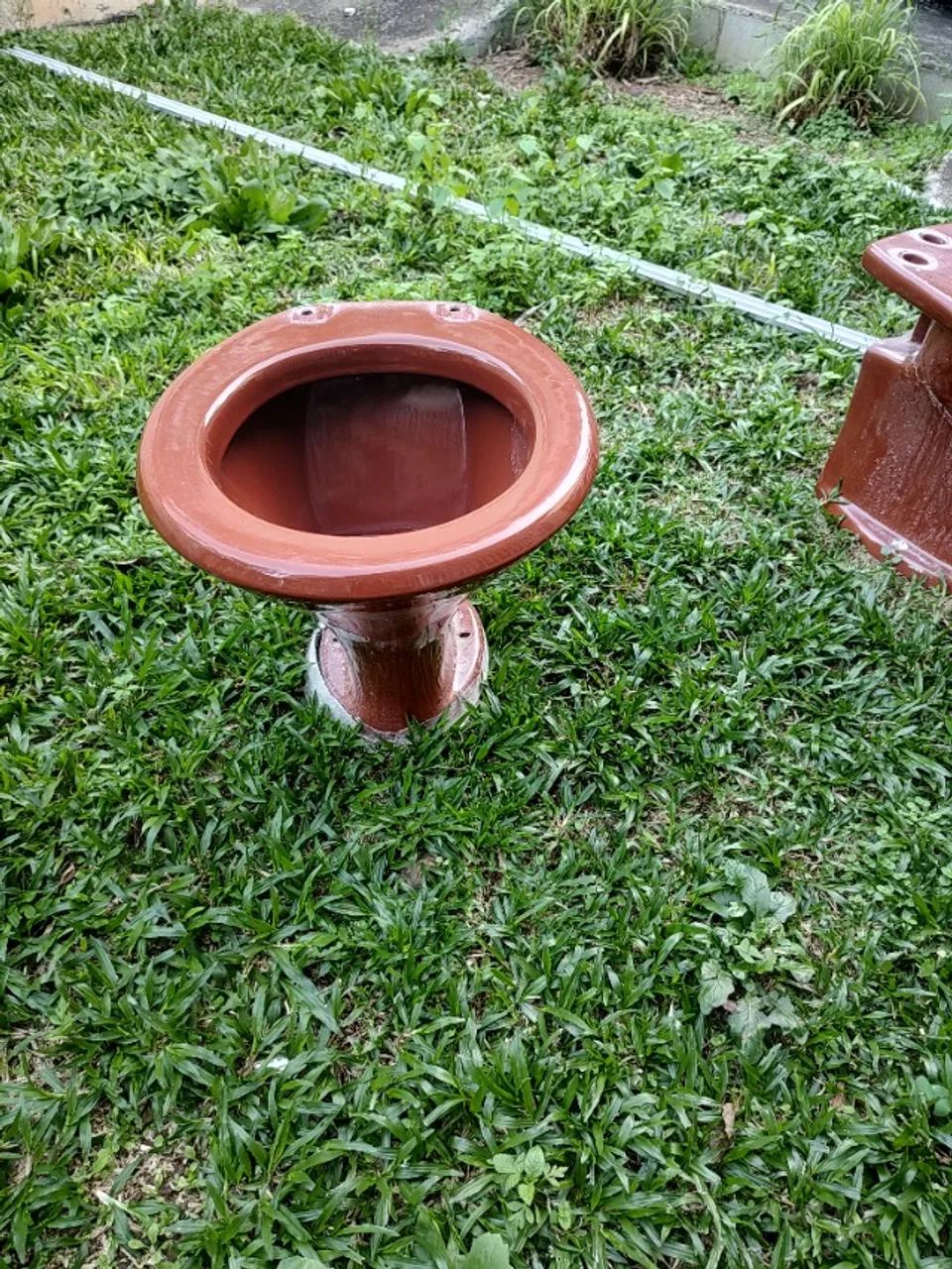 Privada e bidê marrons