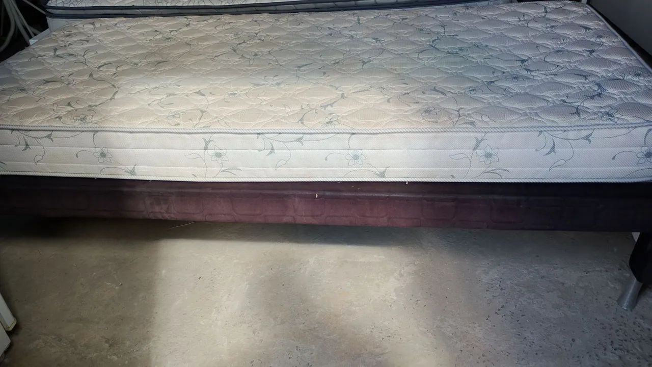 VENDO BASE COM COLCHÃO SE SOLTEIRO  - Foto 2