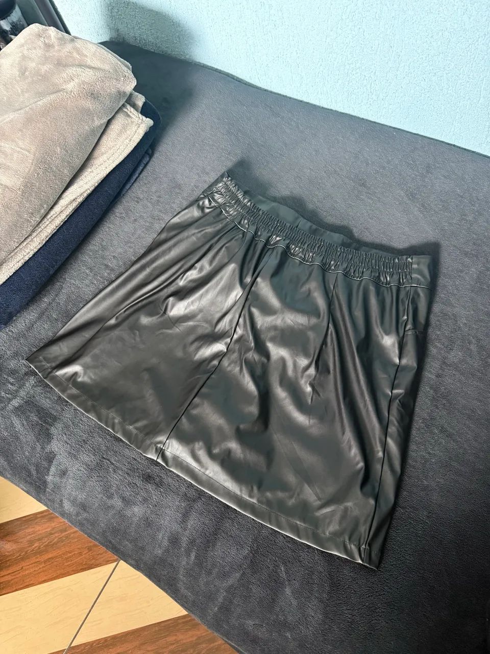 SAIA DE COURO PLUS SIZE COM SHORT PROTETOR CÓS ELASTICO - TAMANHO 52 - Foto 2