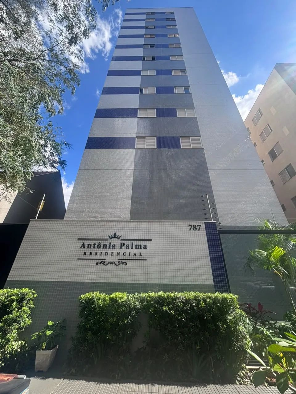 Apartamento com 3 Quartos e 2 Vagas, 74 m² na Zona 07 - Maringá/PR