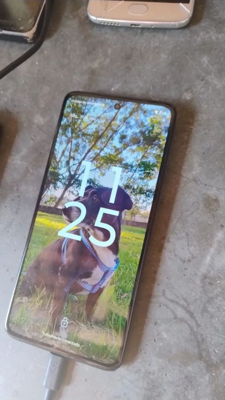 Celular MotoG 64 com tela quebrada 