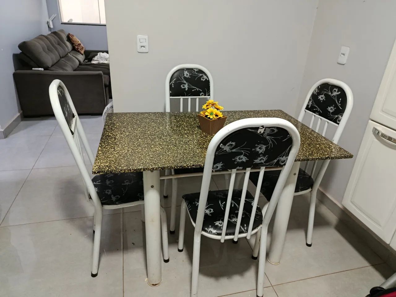 CONJUNTO MESA E CADEIRAS 4 LUGARES - Foto 3
