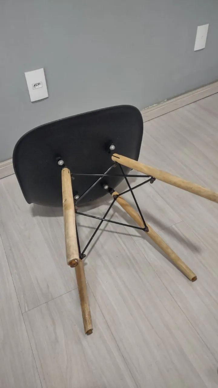 Cadeiras Eames Wood Base de Madeira e Assento Preto (Kit com 3) - Foto 4