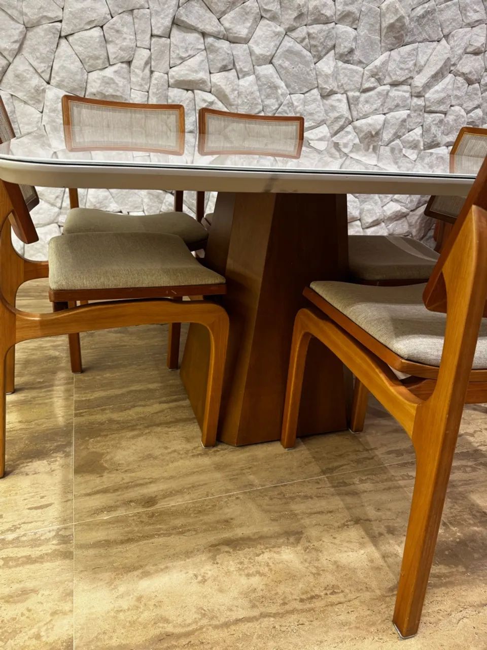 Mesa de jantar com 6 cadeiras! - Foto 3