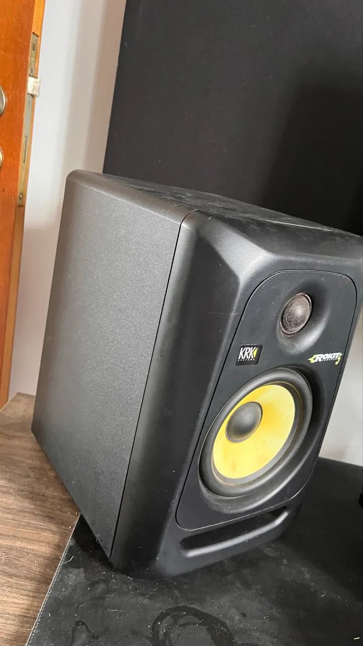 Par de monitores de audio krk rokit 5