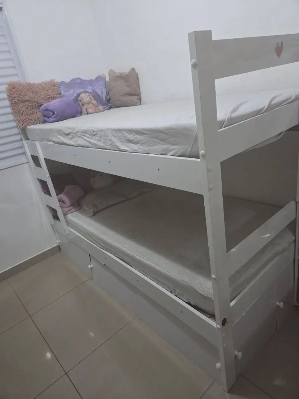 Beliche branca bem conservada no precinho. 