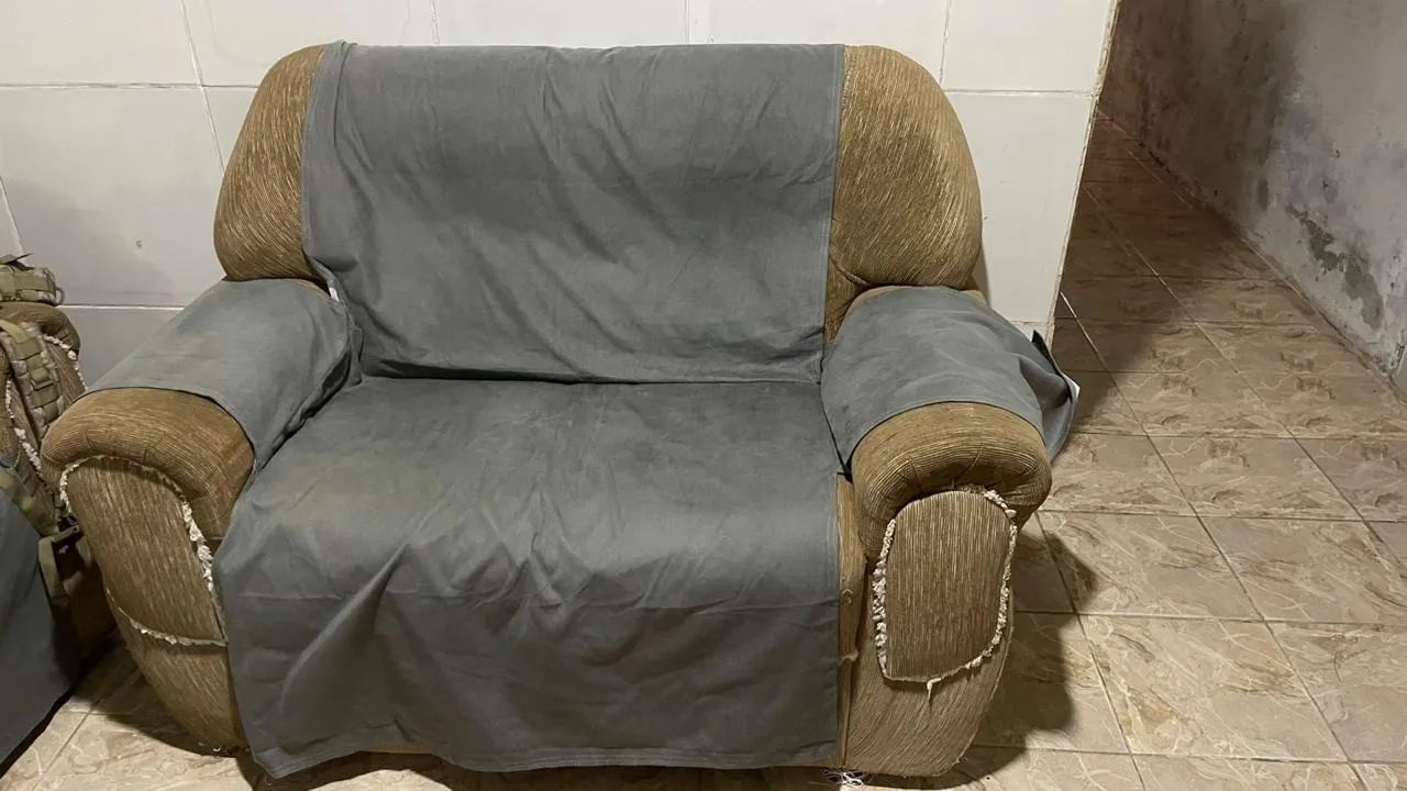 Vendo sofá de 3 e 2 lugares - Foto 3