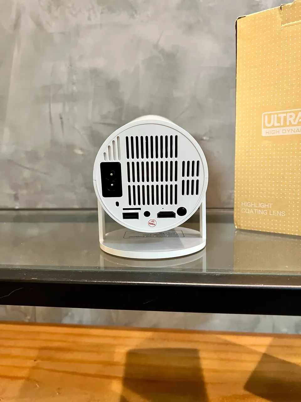 Projetor HY300 Smart - transforme qualquer ambiente em um verdadeiro cinema - Foto 4