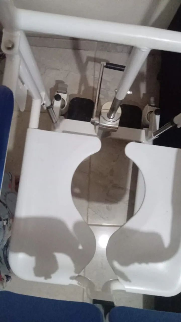 Cadeira de banho com assento sanitário - Foto 2