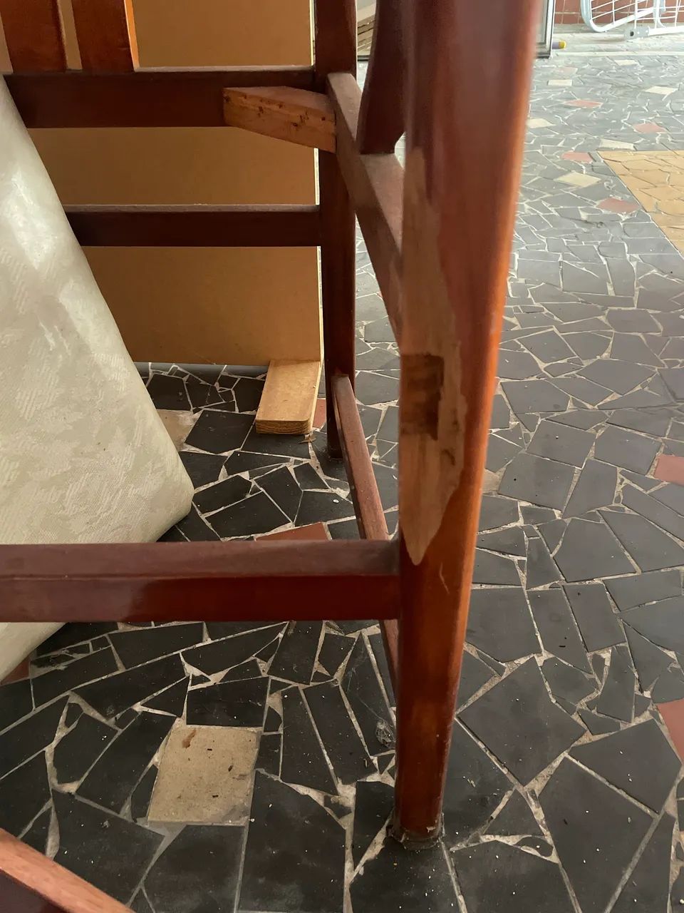 Cadeira Antiga  - Foto 2