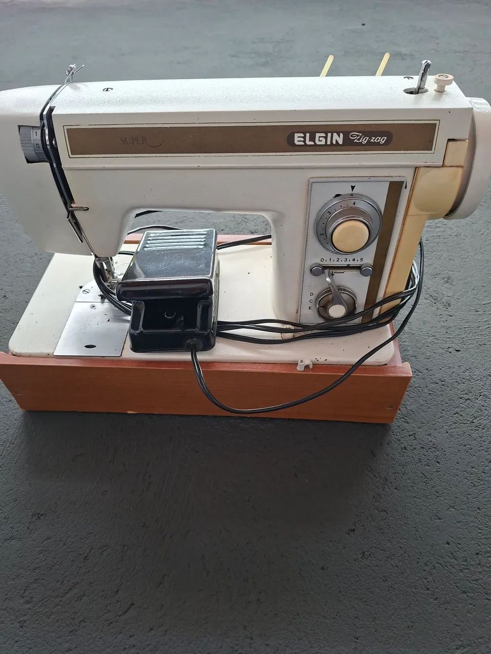 Maquina de  costura Elgin - Foto 2