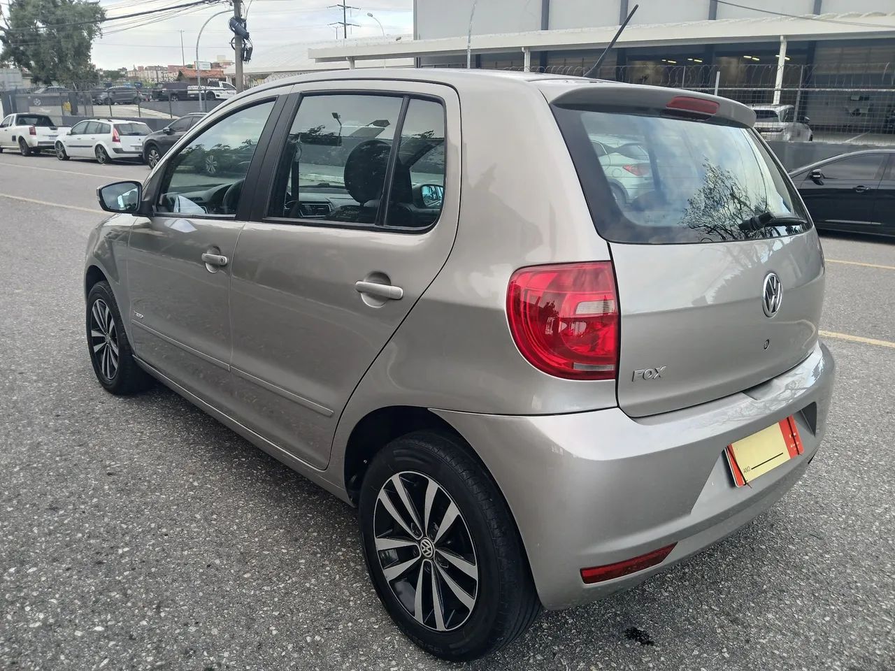 Volkswagen Fox 1.0 MI Total Flex 8V 5P 2013 - Foto 4