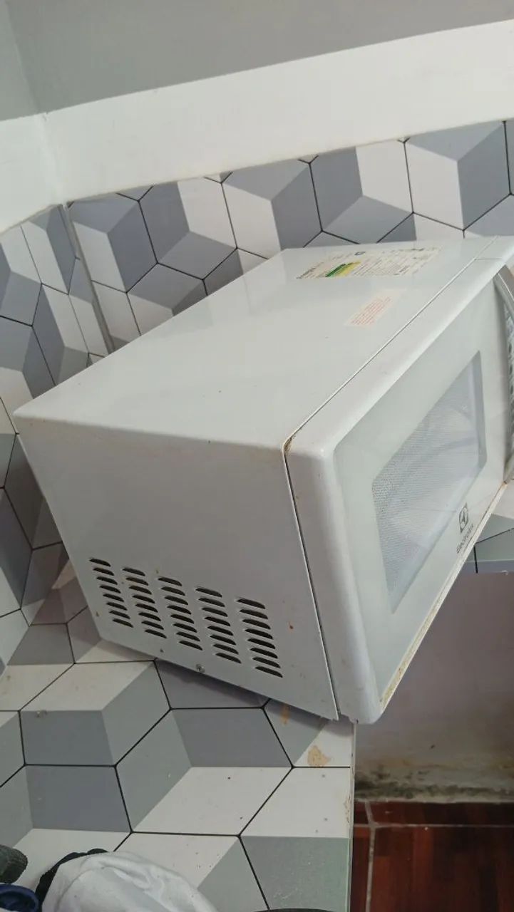 Vendo Microondas Eletrolux de 20L - Foto 2