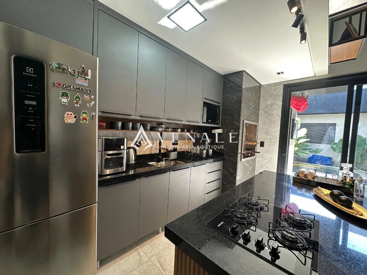 Casa à venda em Maringá, Zona 31, com 3 suítes, com 142 m²