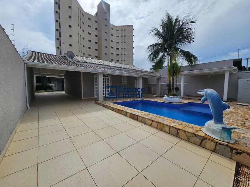 Casa de rua : Térrea / Residencial / Prainha