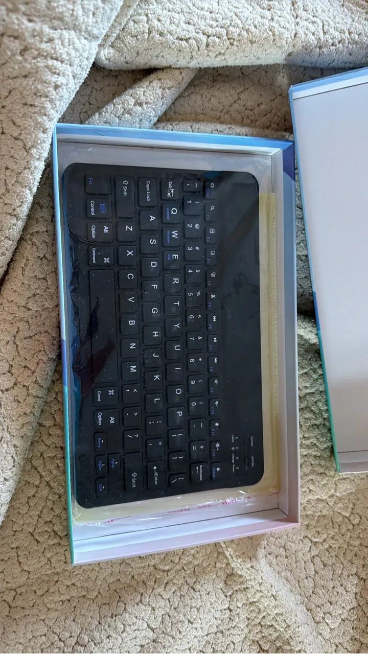 Vendo Tablet c/ Capa e Teclado Top Muito Novo - Foto 3