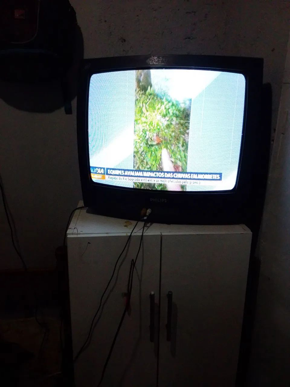 Tv Philips 21polegadas funcionando perfeitamente com conversor digital e antena  - Foto 2