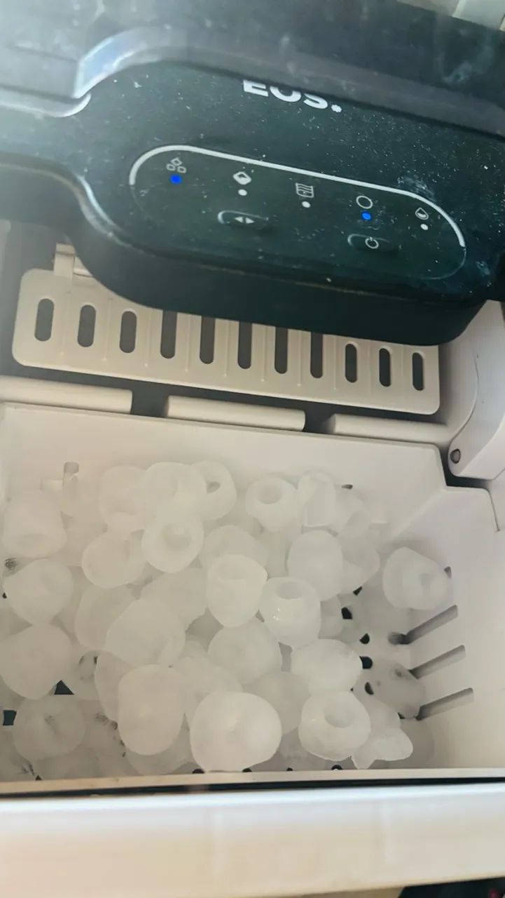 Máquina de fazer gelo