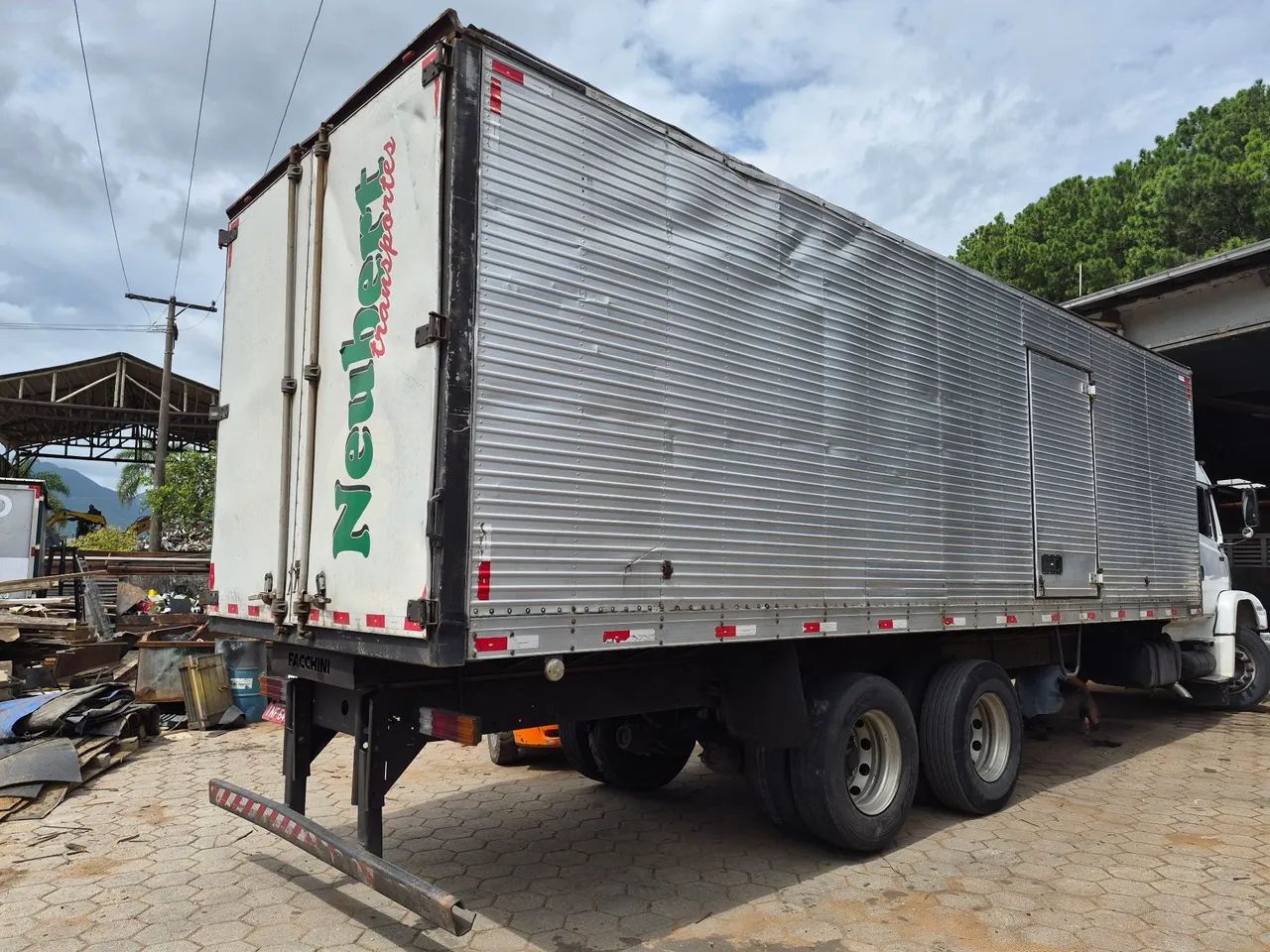 Bau truck 8.5 mts