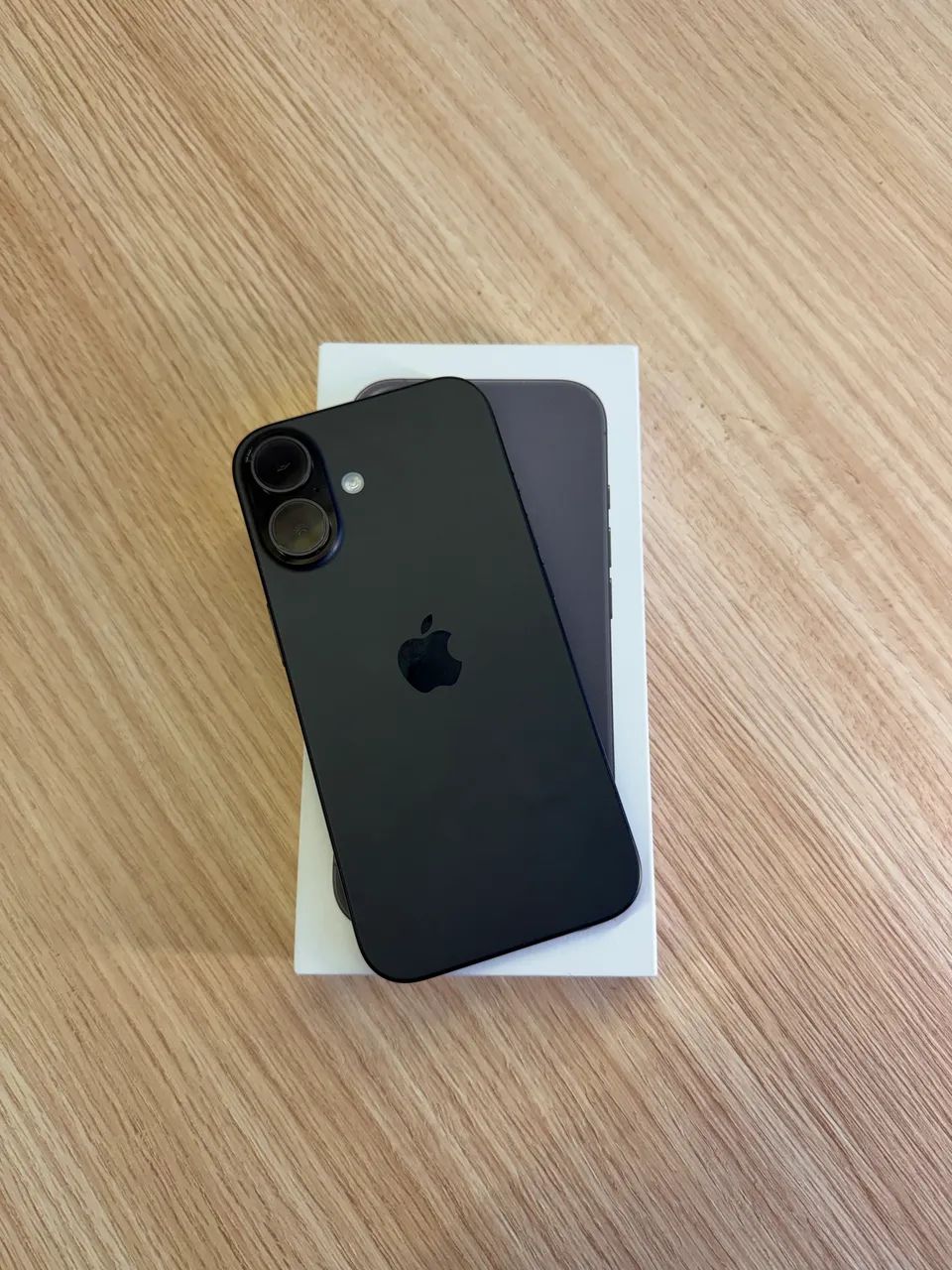 iPhone 16 Black